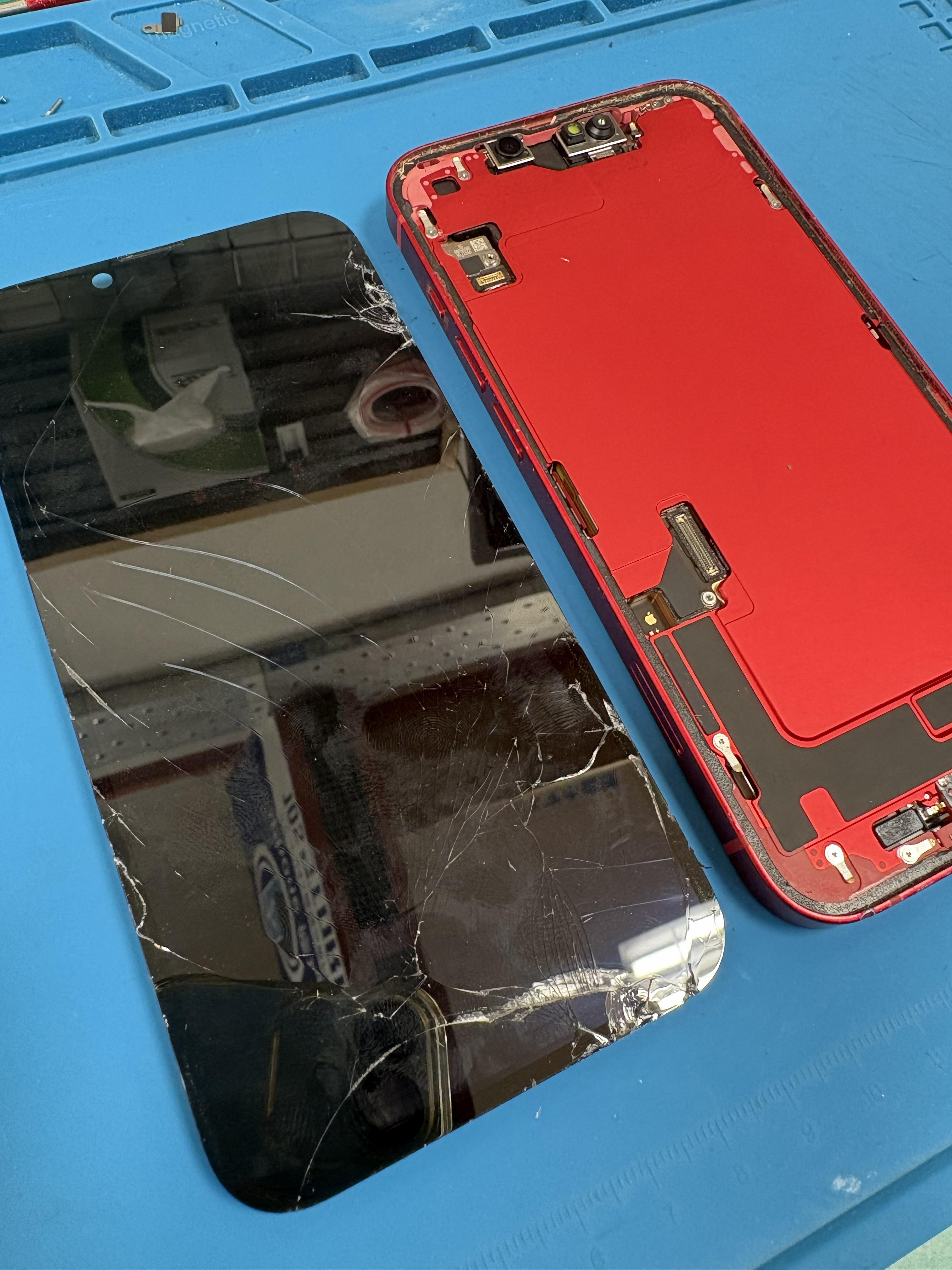 豊橋市でiPhone14の画面割れ修理ならまちスマ豊橋店へ】画面交換最短60